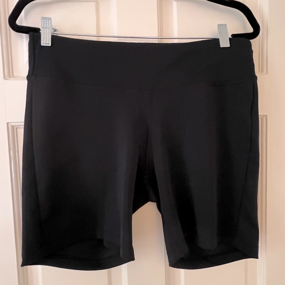 New Balance- black biker shorts